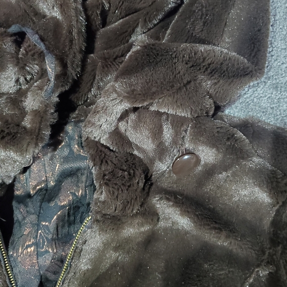 IMAN Reversible Fur Coat - Picture 10 of 13